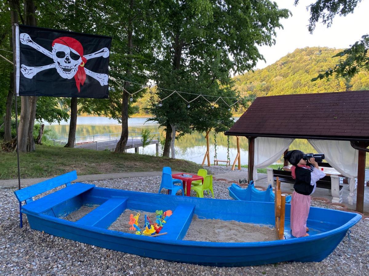 Jezero - Vikendica * Snijeznica